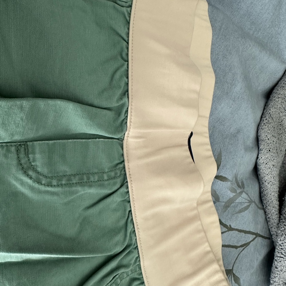 Gap Maternity Shorts - Picture 3 of 3